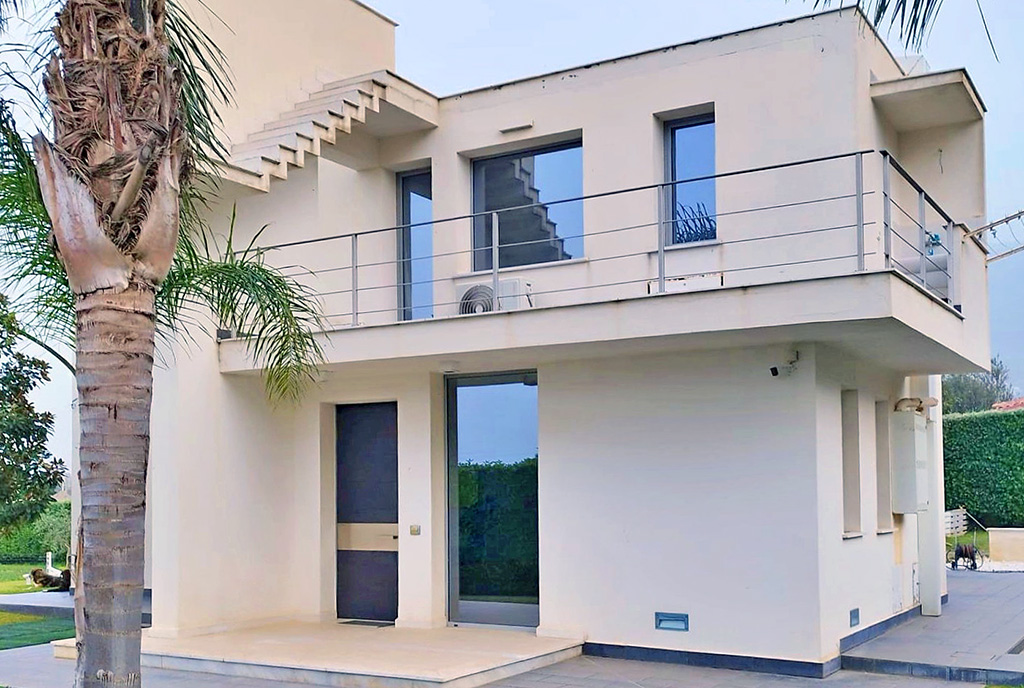 widok od tarasu na luksusową willę na sprzedaż Włochy Palermo