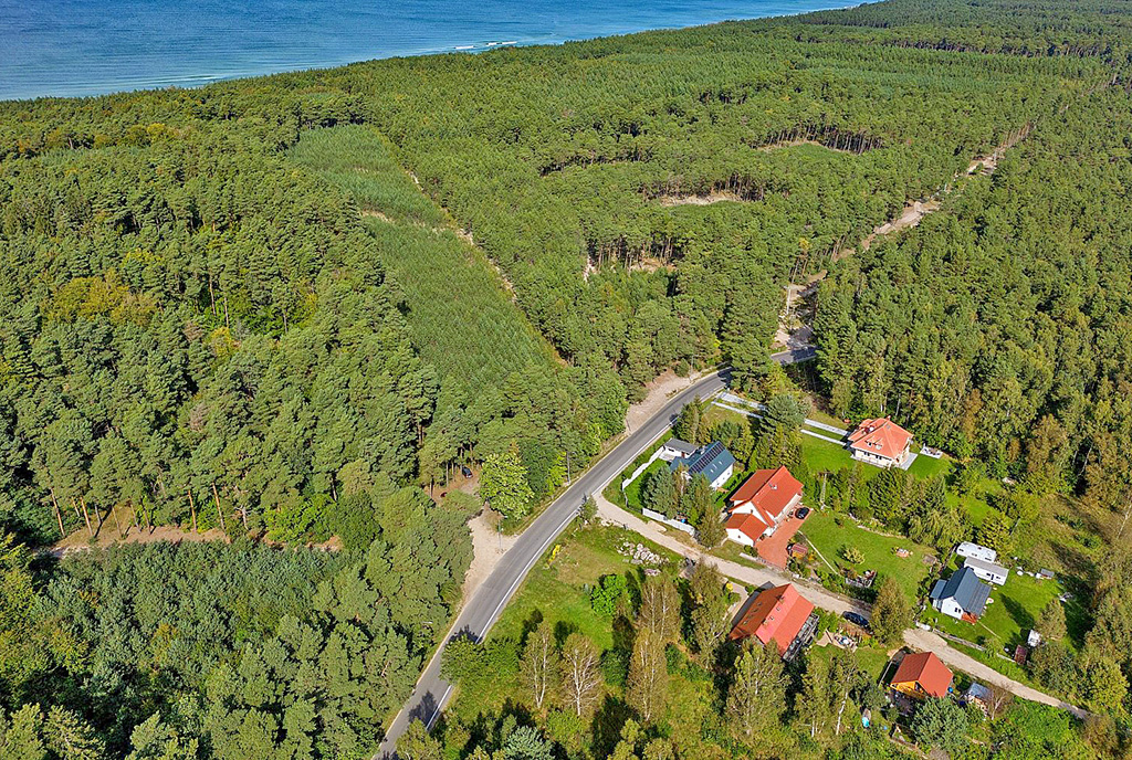 nadmorska okolica luksusowej willi do sprzedaży nad morzem