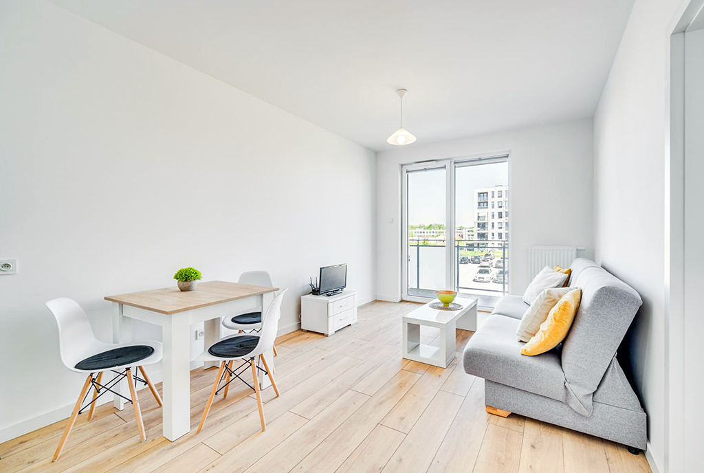 imponujący pokój dzienny w ekskluzywnym apartamencie do sprzedaży Gdańsk