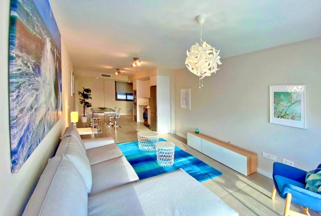słoneczny salon w ekskluzywnym apartamencie do sprzedaży Hiszpania (El Morche Torrox Costaza)