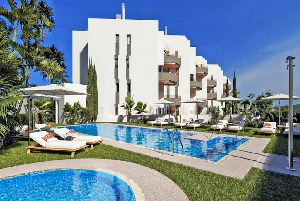 na pierwszym planie basen przy ekskluzywnym apartamencie na sprzedaż Hiszpania (El Morche Torrox Costaza)