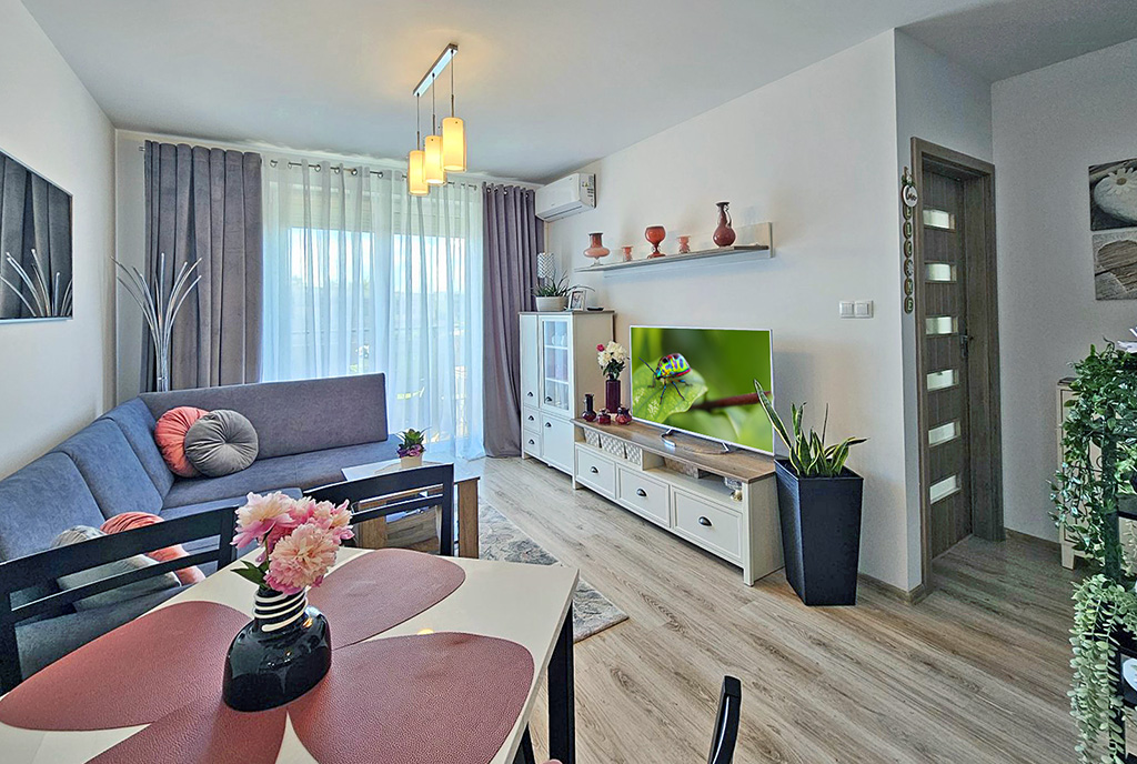 komfortowy salon w ekskluzywnym apartamencie do sprzedaży Wrocław (okolice)