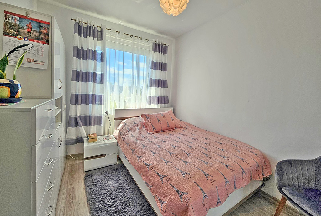 wygodna sypialnia w luksusowym apartamencie do sprzedaży Wrocław (okolice)