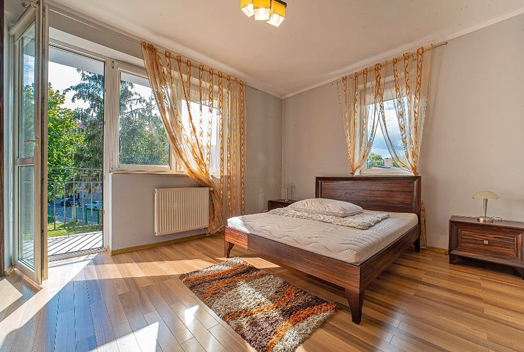 zaciszna sypialnia w luksusowym apartamencie do wynajmu Bolesławiec