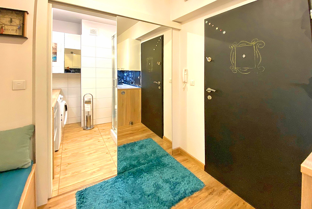 imponujący korytarz w luksusowym apartamencie na wynajem Szczecin