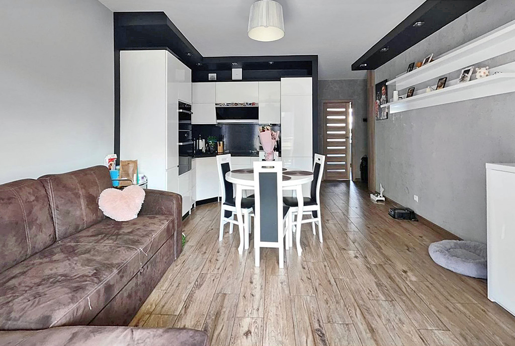 widok z salonu na aneks kuchenny w ekskluzywnym apartamencie do sprzedaży Ełk
