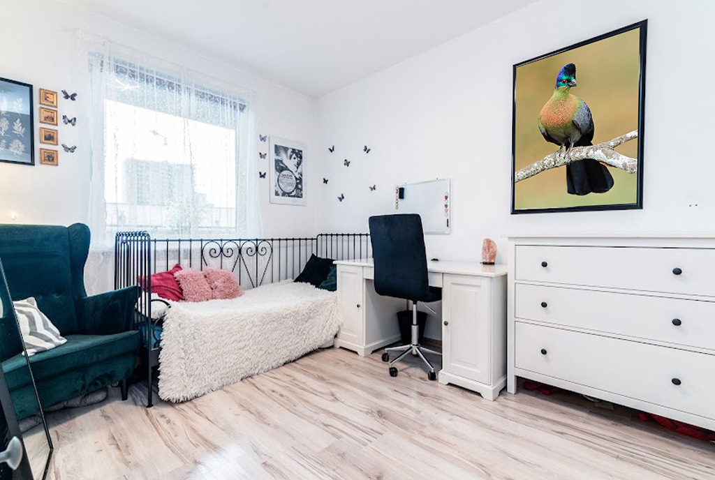 jedno z komfortowych pomieszczeń w ekskluzywnym apartamencie na sprzedaż Gdynia (okolice)