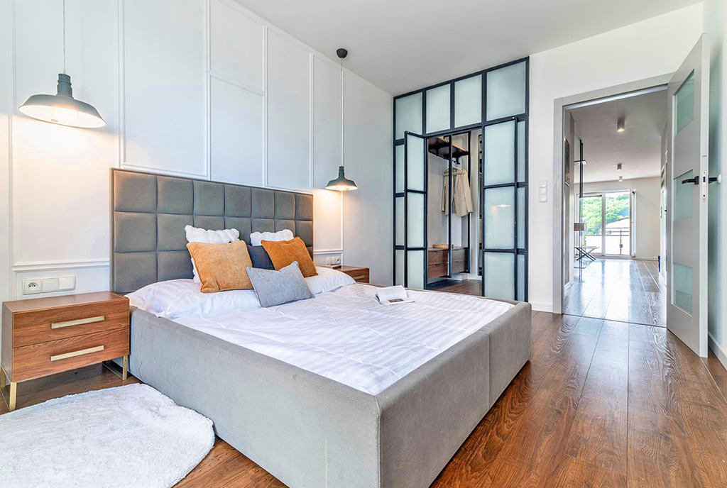 kameralna sypialnia w luksusowym apartamencie do sprzedaży Gdynia (okolice)