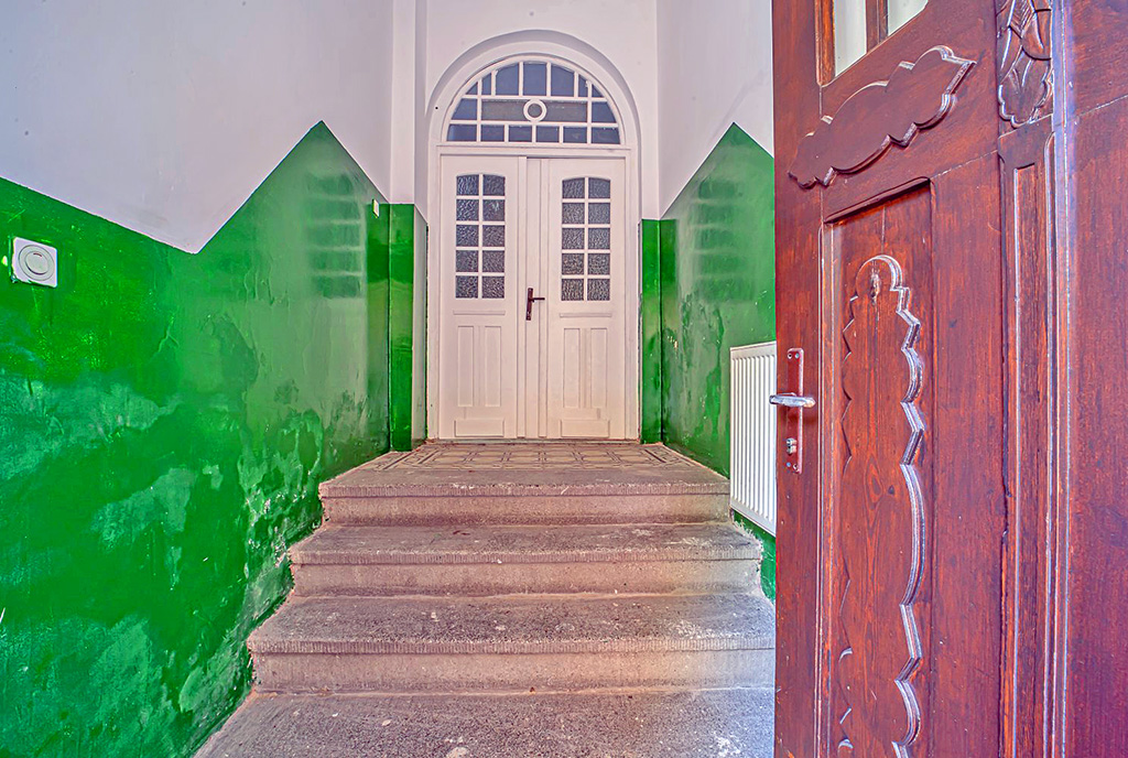 oryginalna klatka schodowa w eksklyzywnym dworze na sprzedaż lubuskie