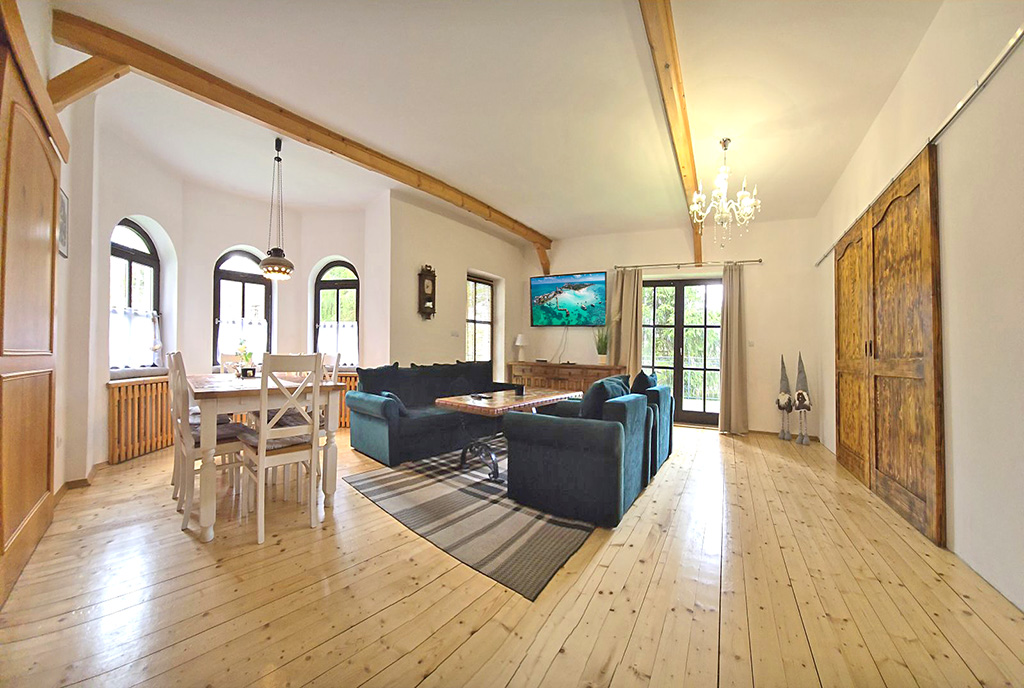 przestronne wnętrze ekskluzywnej willi do sprzedaży Bielsko-Biała (okolice)