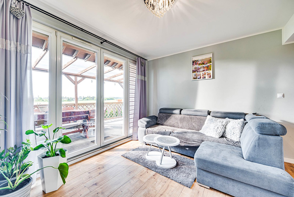 taras oraz pokój dzienny w luksusowej willi na sprzedaż Gdańsk (okolice)