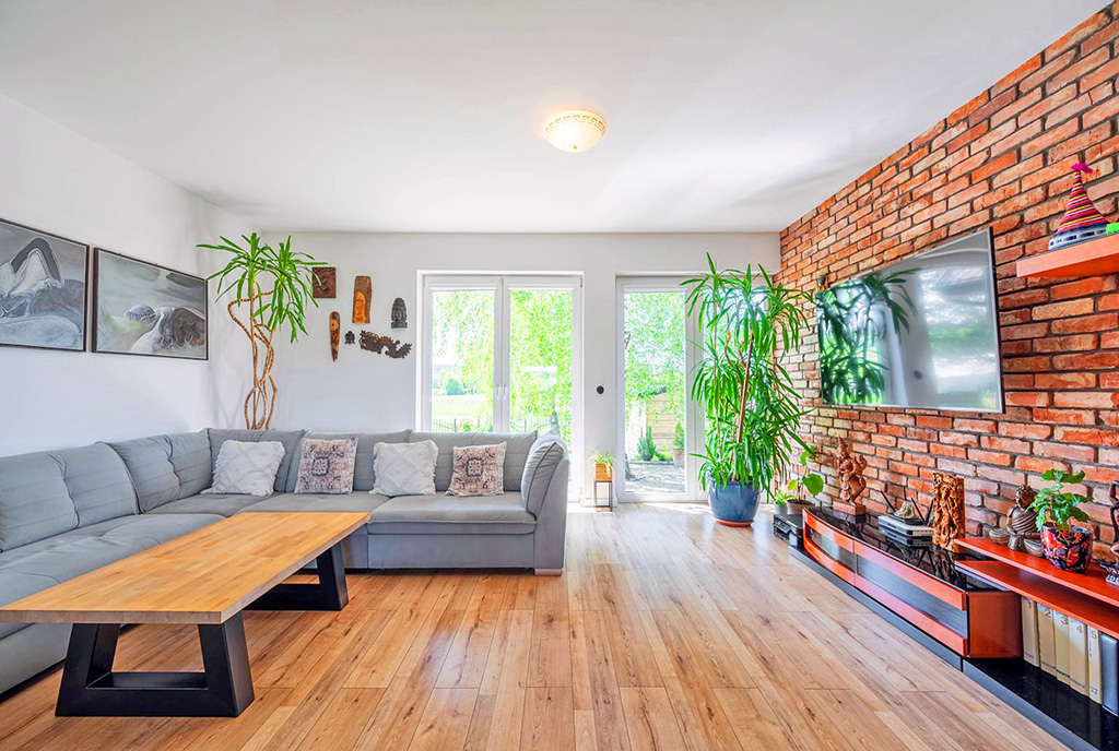 zbliżenie na pokój dzienny w luksusowej willi na sprzedaż Gdynia (okolice)