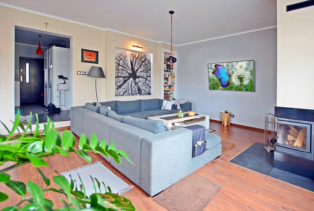 elegancki salon w ekskluzywnej willi do sprzedaży Mazury