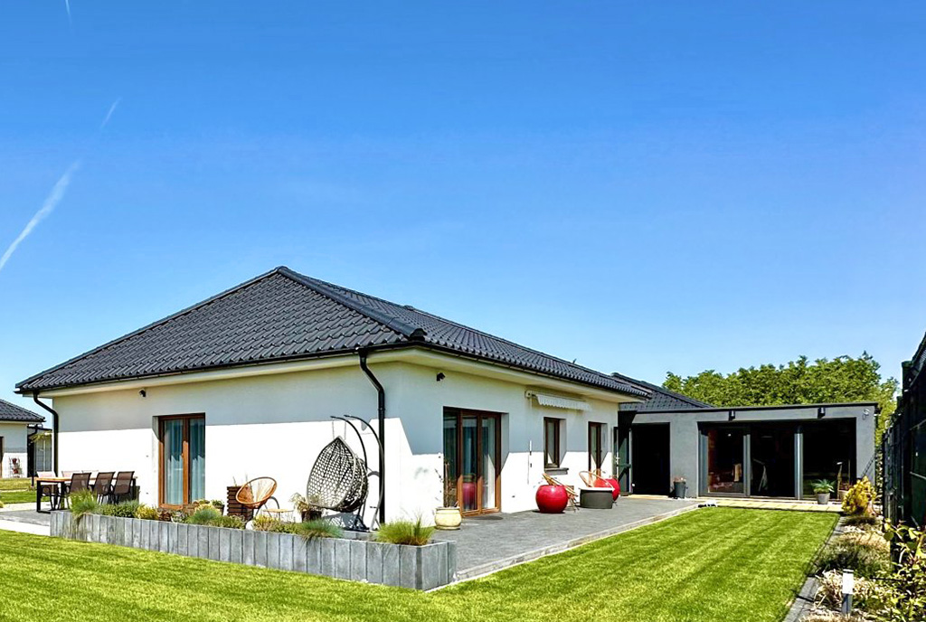 parterowa bryła ekskluzywnej willi na sprzedaż Wrocław (okolice)