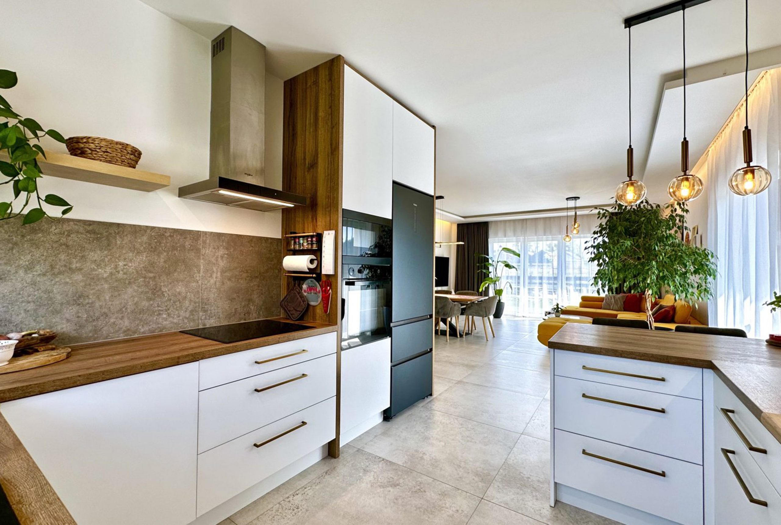 kuchnia w bieli w luksusowej willi na sprzedaż Wrocław (okolice)