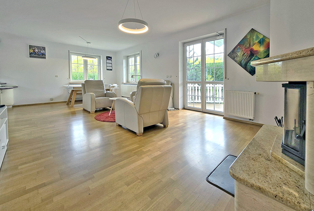 inna perspektywa pokoju dziennego w luksusowej willi na sprzedaż Bielsko-Biała (okolice)