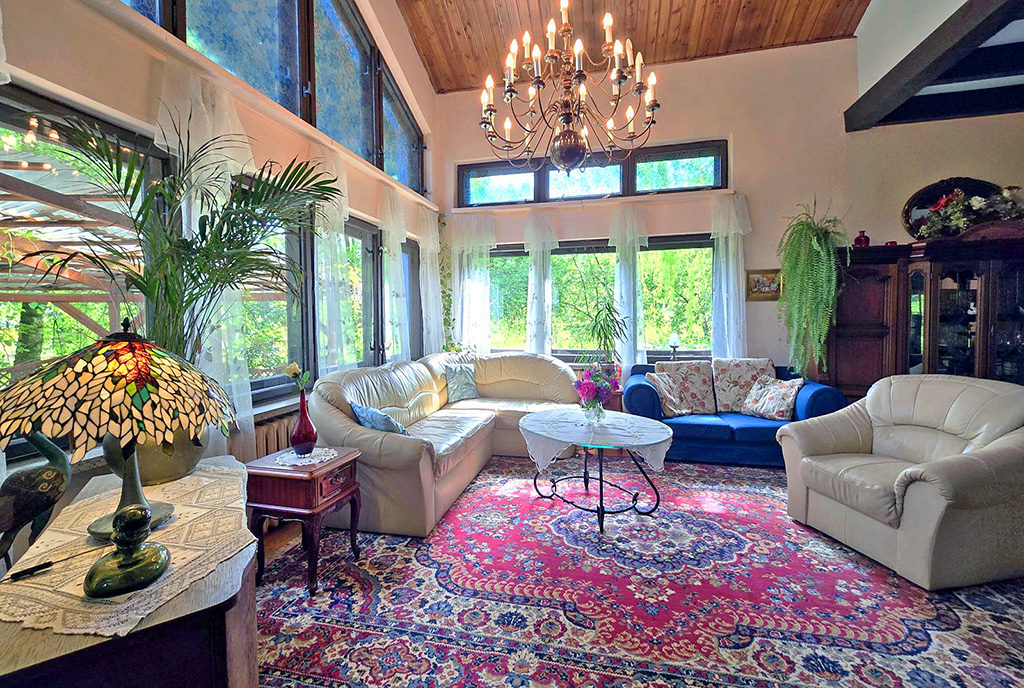 eleganckie wnętrze luksusowego salonu w ekskluzywnej willi do sprzedaży Bielsko-Biała (okolice)