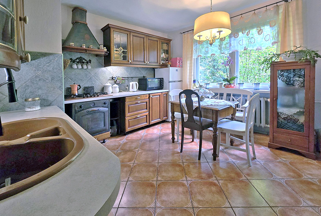 ciekawa aranżacja kuchni w luksusowej willi na sprzedaż Bielsko-Biała (okolice)