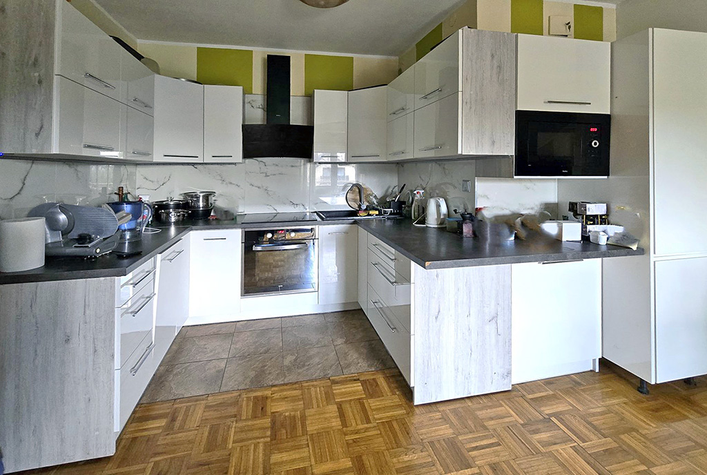 zabudowana kuchnia w luksusowej willi na sprzedaży Bielsko-Biała (okolice)