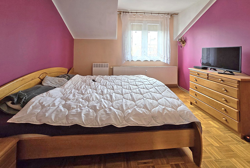 fragment sypialni w ekskluzywnej willi na sprzedaż Bielsko-Biała (okolice)