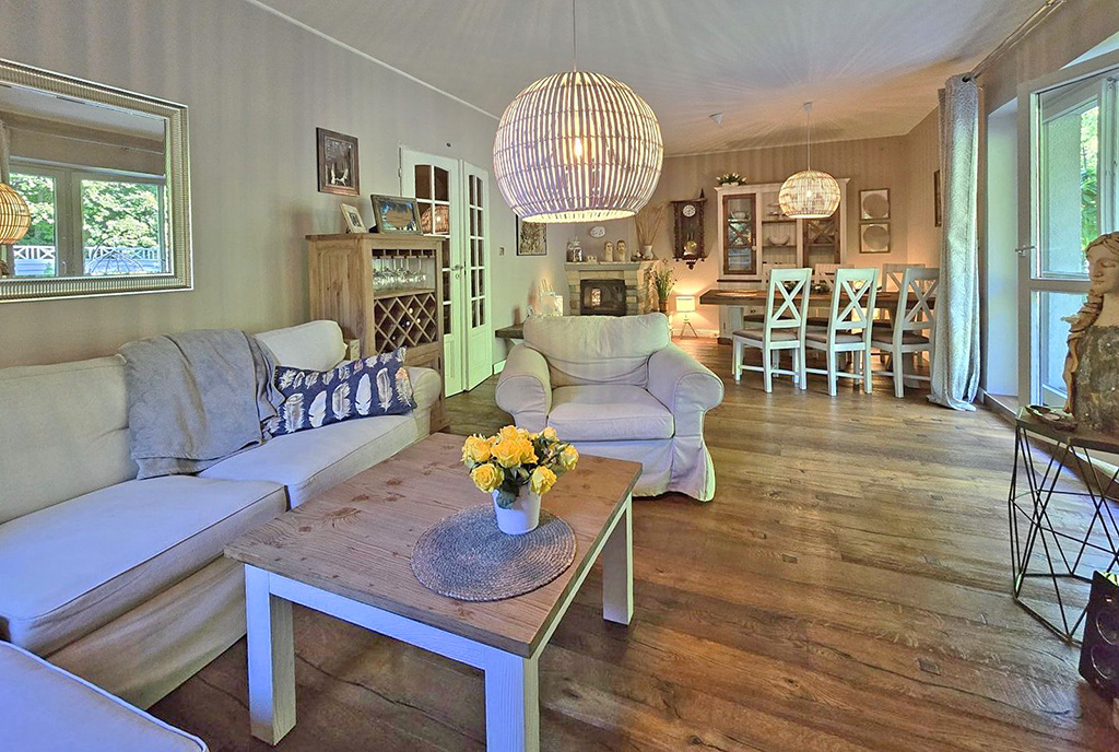 gustownie zaaranżowany pokój dzienny w luksusowej willi na sprzedaż Bielsko-Biała (okolice)