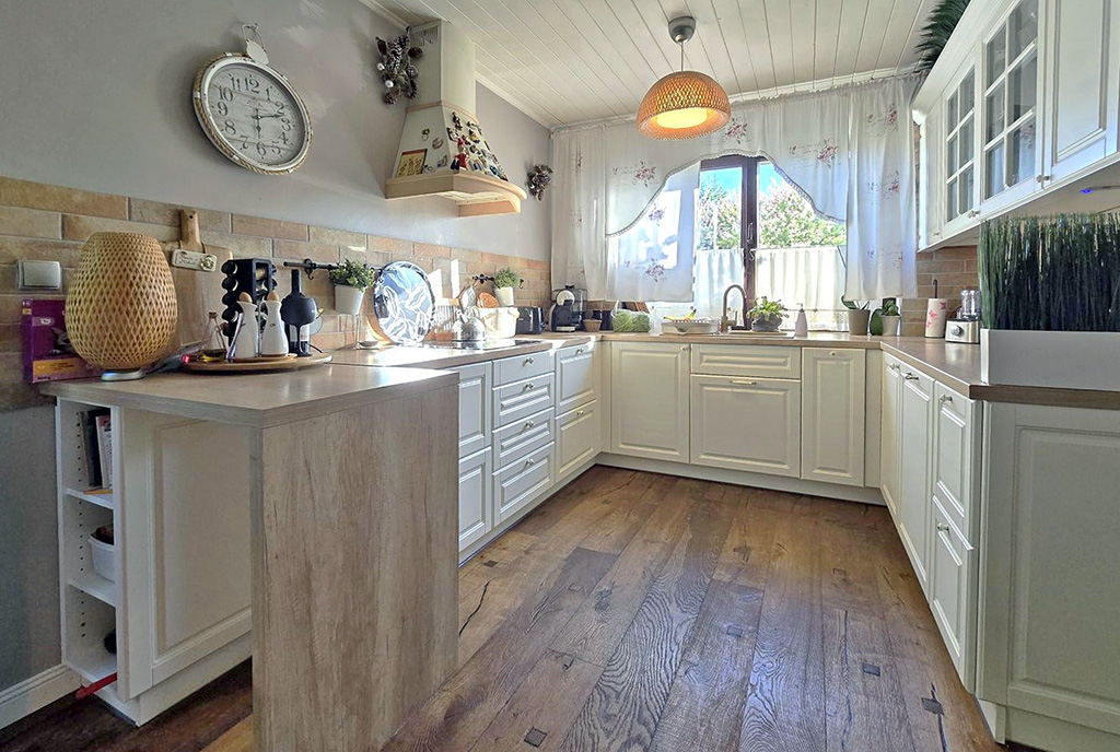 kameralna kuchnia w ekskluzywnej willi do sprzedaży Bielsko-Biała (okolice)