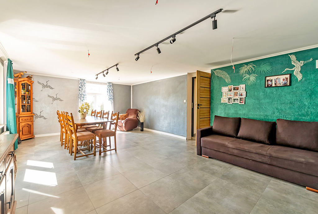 fragment pokoju dziennego w luksusowej willi na sprzedaż Elbląg (okolice)