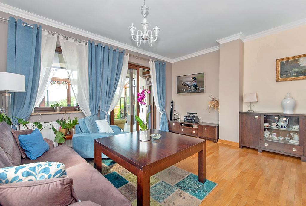 wytworny salon w ekskluzywnej willi do sprzedaży Gdynia (okolice)