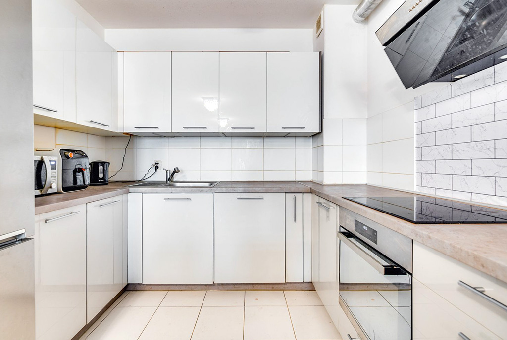 komfortowa kuchnia w ekskluzywnym apartamencie na sprzedaż Gdańsk (okolice)
