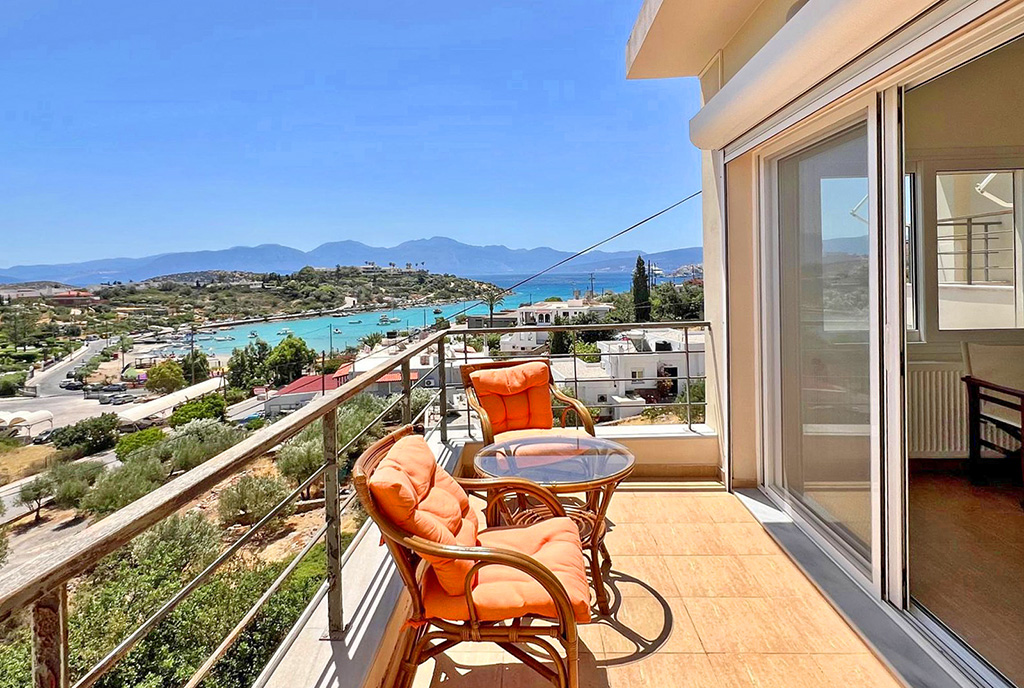 słoneczny taras przy ekskluzywnym apartamencie do sprzedaży Grecja (Kreta)