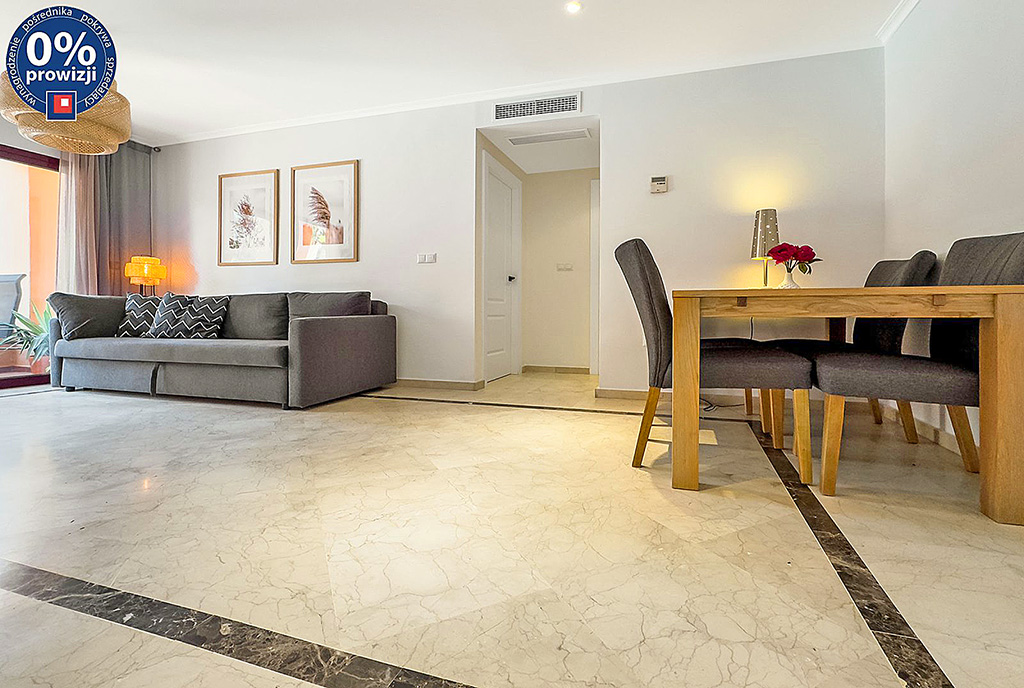 druga strona pokoju dziennego w luksusowym apartamencie na sprzedaż Hiszpania (Los Alcazares)