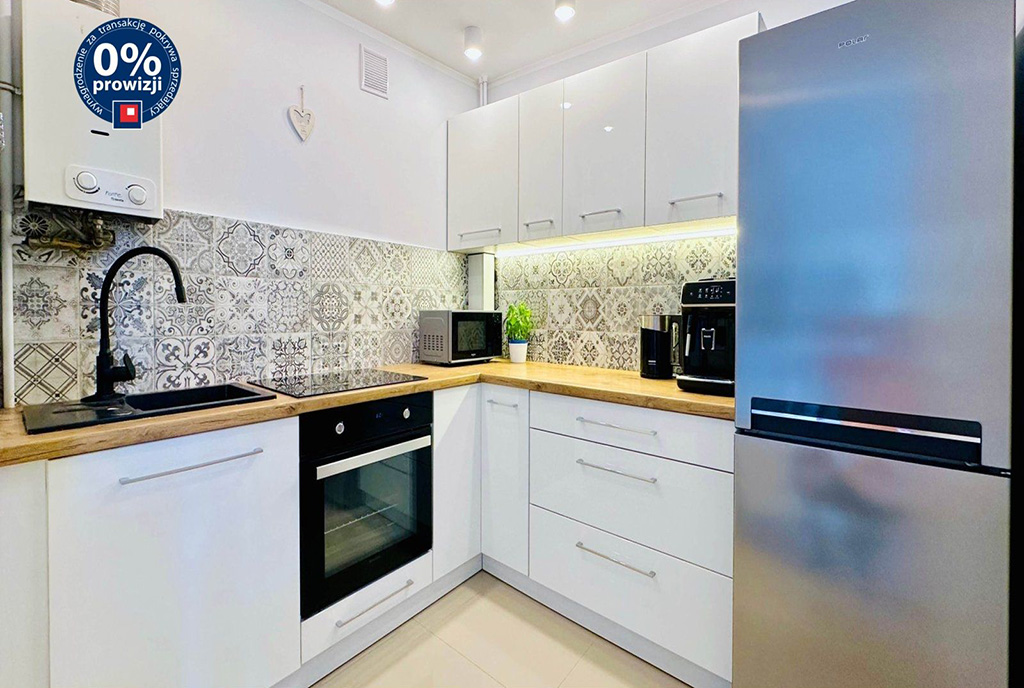 kuchnia w bieli w ekskluzywnym apartamencie na sprzedaż Katowice (okolice)