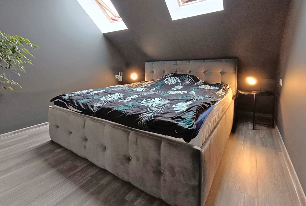 imponująca sypialnia w ekskluzywnym apartamencie na sprzedaż Legnica (okolice)