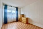 jeden z pokoi w ekskluzywnym apartamencie na sprzedaż Wrocław (okolice)