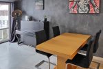 po lewej jadalnia, po prawej salon w luksusowym apartamencie na sprzedaż Wrocław
