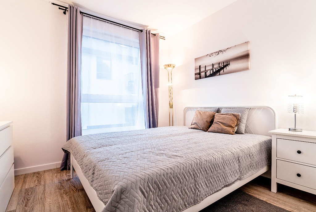 imponująca sypialnia w luksusowym apartamencie do wynajmu Gdynia (okolice)