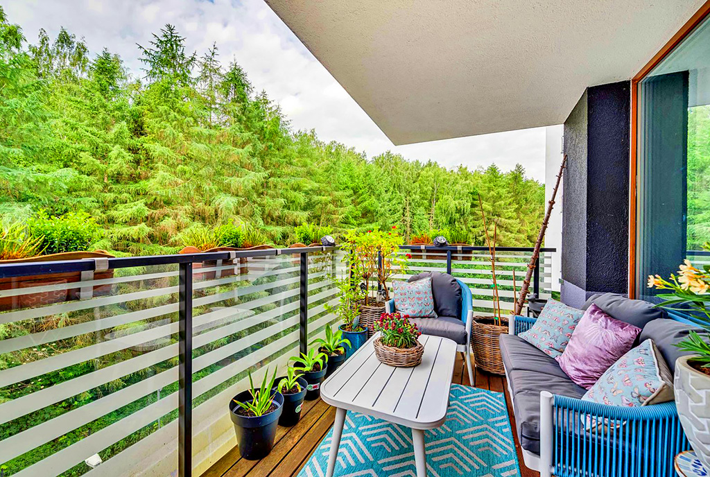 zielona okolica i widokowy balkon przy luksusowym apartamencie do sprzedaży Gdańsk