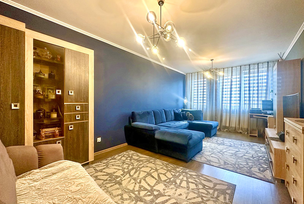 fragment pokoju dziennego w luksusowym apartamencie na sprzedaż Wrocław (okolice)