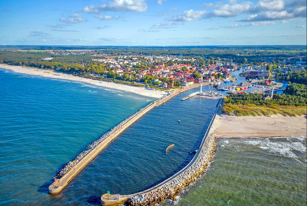 perfekcyjna okolica, gdzie znajduje się oferowany do sprzedaży luksusowy apartament nad morzem