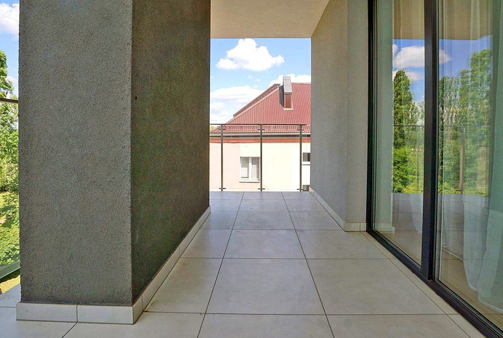 fragment tarasu przy ekskluzywnym apartamencie na wynajem Piotrków Trybunalski