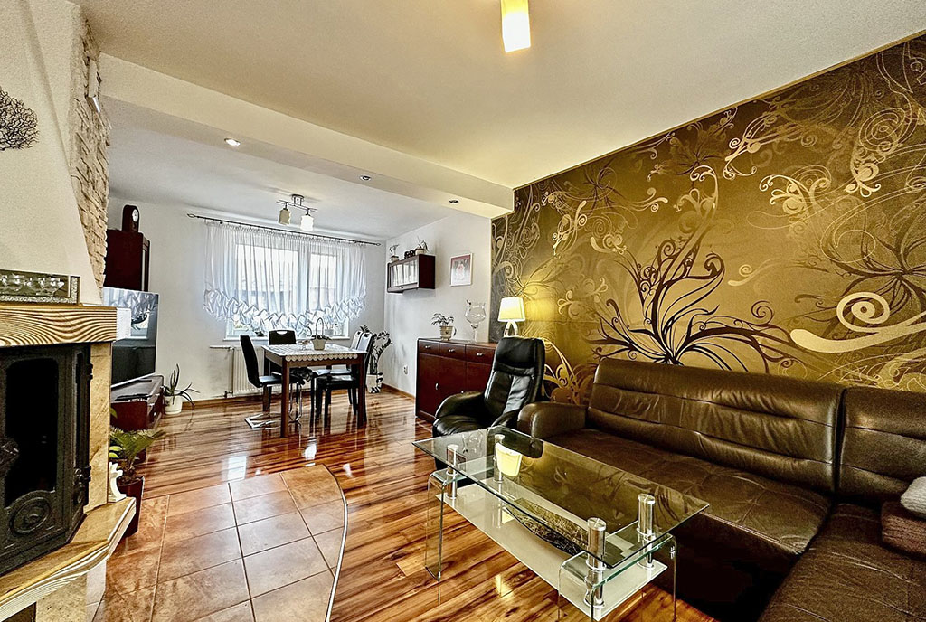 złote wykończenia w luksusowym domu na sprzedaż Słupsk (okolice)