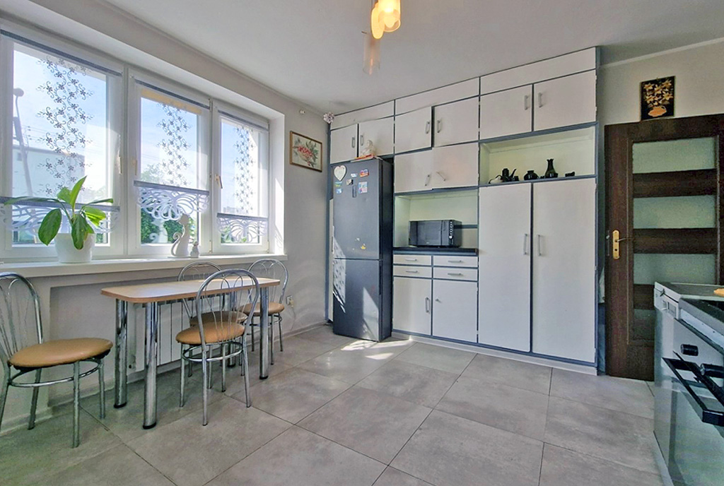 zadbana kuchnia w luksusowym domu na sprzedaż Łódź (okolice)