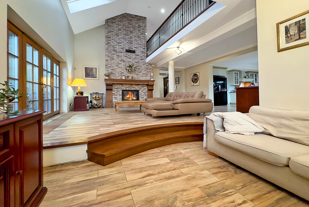 ogromny salon w ekskluzywnej willi do sprzedaży Białystok (okolice)