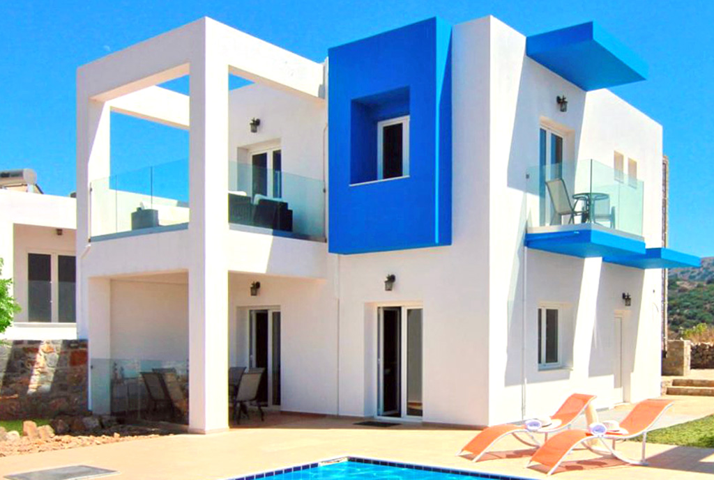 widok od strony basenu na ekskluzywną willę do sprzedaży Grecja (Kreta)