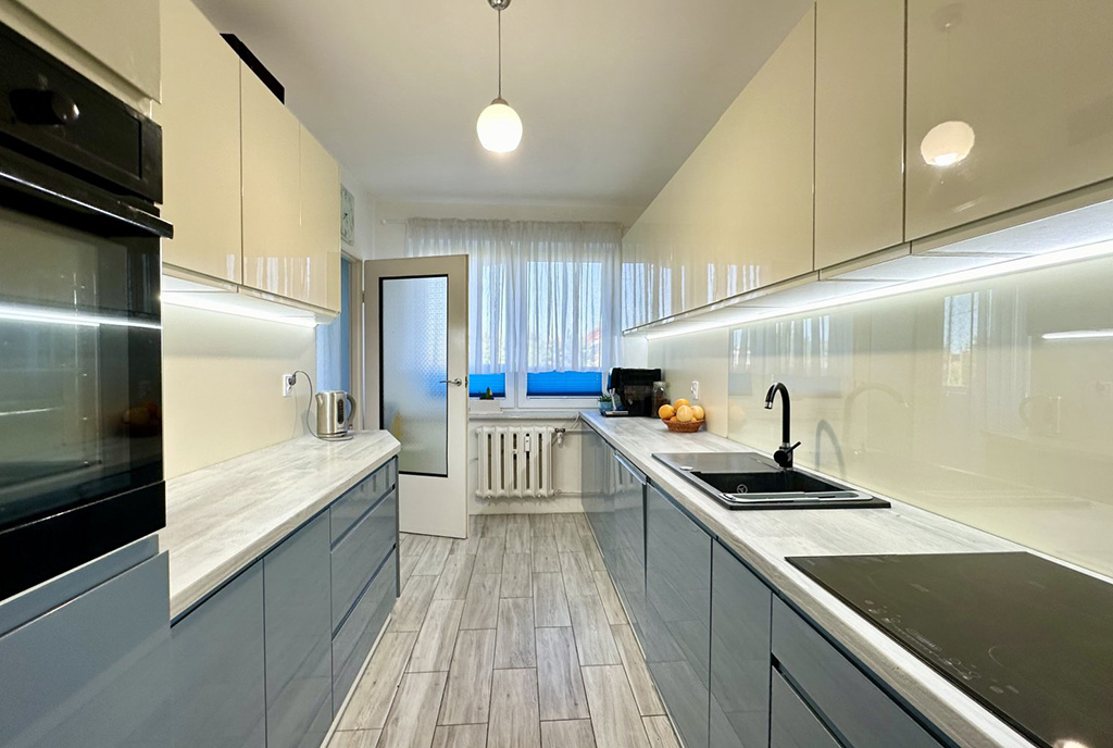 komfortowa kuchnia w luksusowym apartamencie na sprzedaż Gdańsk (okolice)
