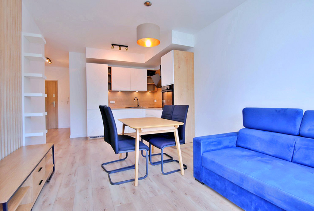 widok z salonu na aneks kuchenny w luksusowym apartamencie na sprzedaż Apartament na sprzedaż Gorzów Wielkopolski