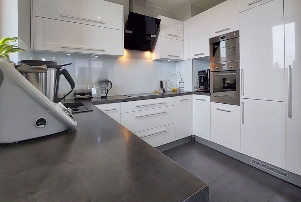 doskonale zaaranżowana kuchnia w ekskluzywnym apartamencie na sprzedaż Piotrków Trybunalski