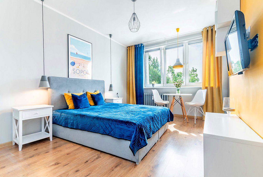 odważna kolorystyka wnętrza ekskluzywnego apartamentu do sprzedaży Sopot