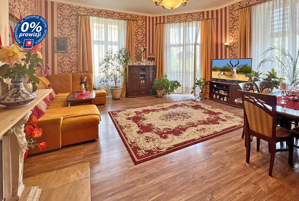 jeden z kameralnych pokoi w luksusowym apartamencie na sprzedaż Wałbrzych (okolice)