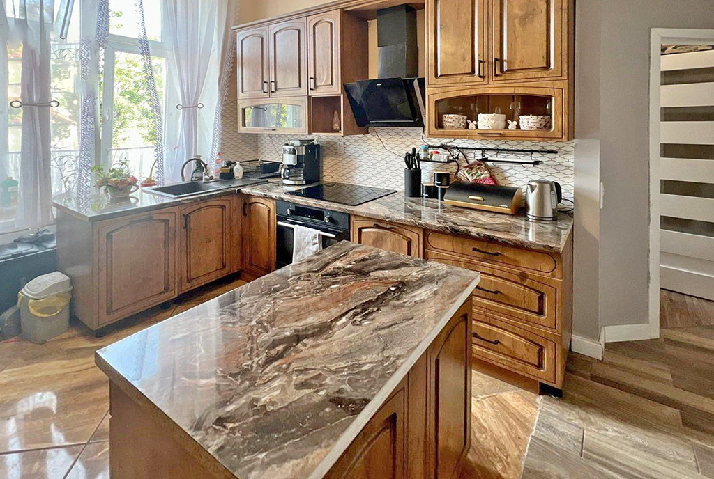 zaprojektowana w eleganckim stylu kuchnia w luksusowym apartamencie na sprzedaż Wałbrzych (okolice)